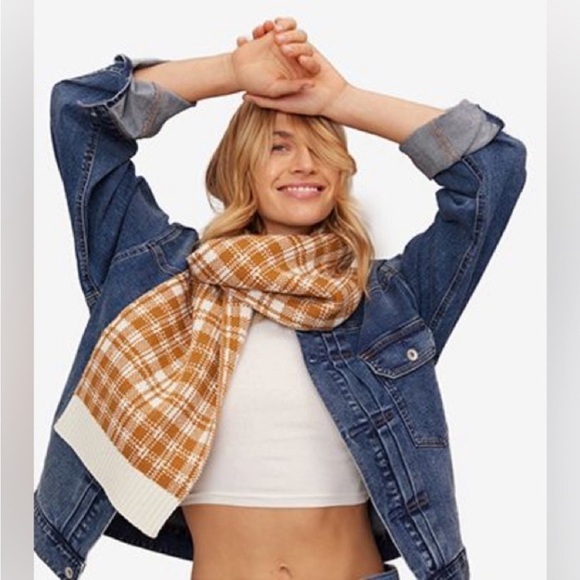 Timberland Buffalo Plaid Wide Scarf in Cream and White NEW T101808 60L x 10W - Picture 12 of 12